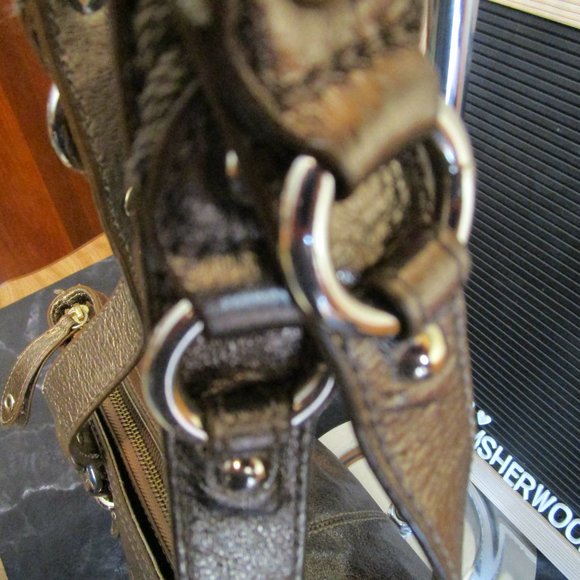 The Sak Gold Leather Shoulder Bag - Picture 10 of 15